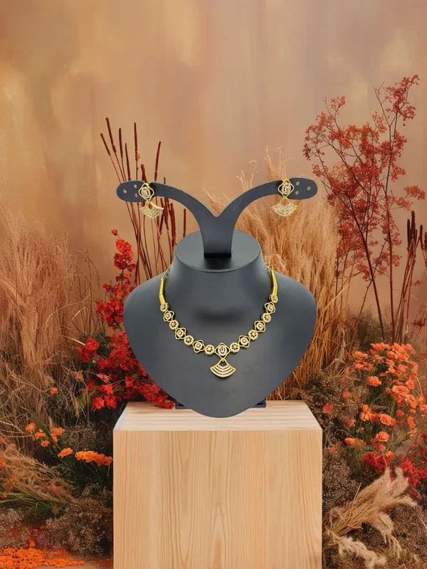 Elegant_Diamond_Bloom_Necklace_Set