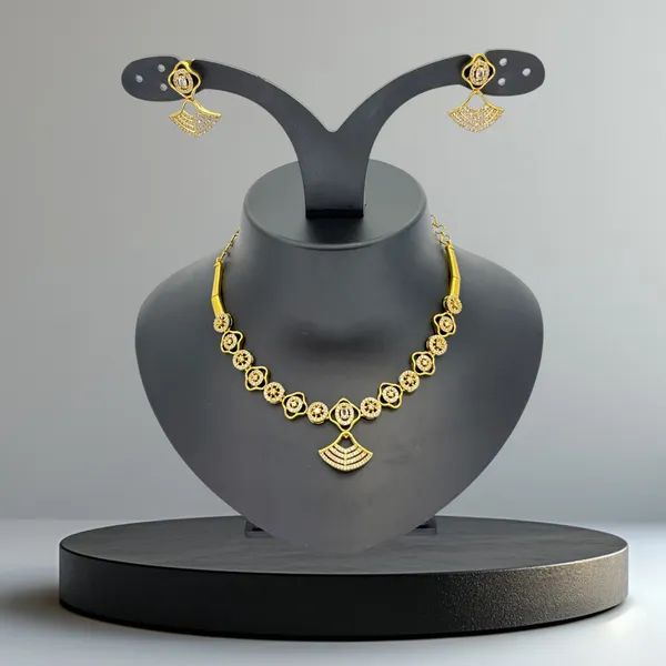 Elegant_Diamond_Bloom_Necklace_Set