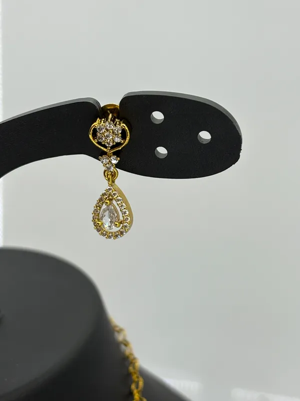 Elegant_Teardrop_AD_Necklace_Set_in_Gold_Finish