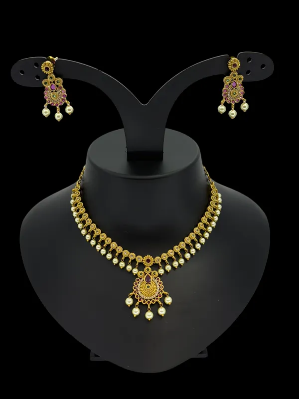 Elegant_Gold-Plated_Floral_Pendant_&_Pearl_Beaded_Necklace_Set