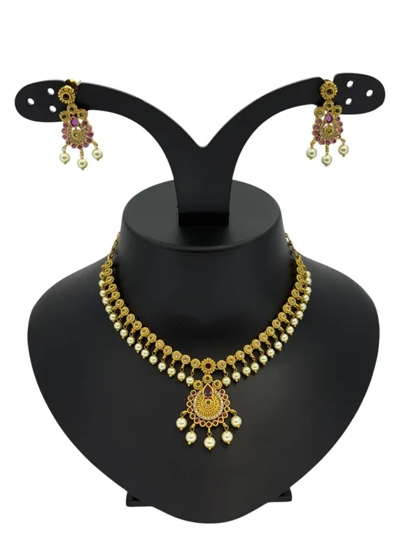 Elegant_Gold-Plated_Floral_Pendant_&_Pearl_Beaded_Necklace_Set