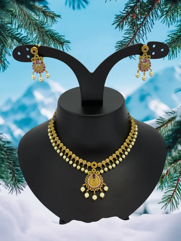 Elegant_Gold-Plated_Floral_Pendant_&_Pearl_Beaded_Necklace_Set