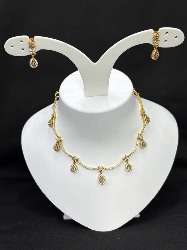 Matt_Gold_Teardrop_Elegance_Necklace_Set_For_Women