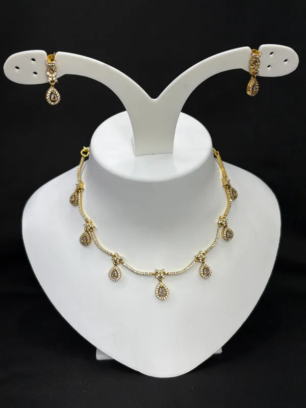 Matt_Gold_Teardrop_Elegance_Necklace_Set_For_Women