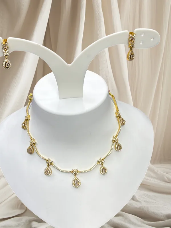 Matt_Gold_Teardrop_Elegance_Necklace_Set_For_Women