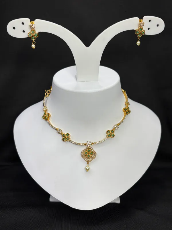 Matt_Gold_Emerald_Blossom_Necklace_Set_For_Women