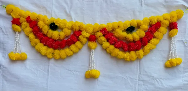 Yellow_&_Orange_Zendu_Round2_Artificial_Marigold_Toran_for_Home_Decoration