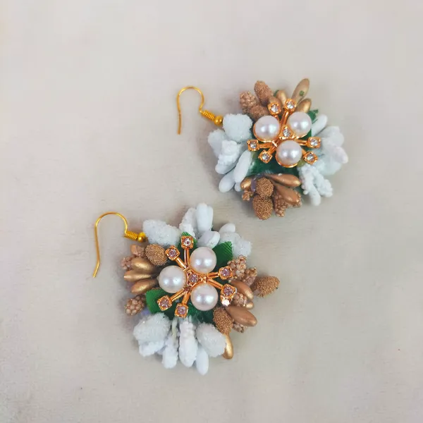 White_&_Gold__Saanvi_Fabric_Flower_jewellery_For_Women