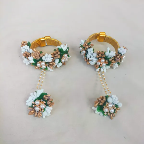 White_&_Gold__Saanvi_Fabric_Flower_jewellery_For_Women