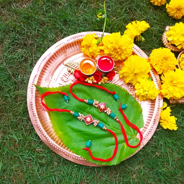 Red_Green_Padma_Rakhi_Bond_&_Blessings