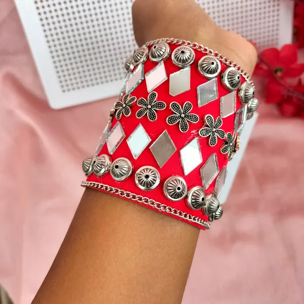 Varnika_vibrant_classic_kada_bangle