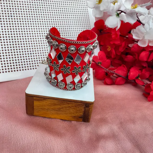 Varnika_vibrant_classic_kada_bangle