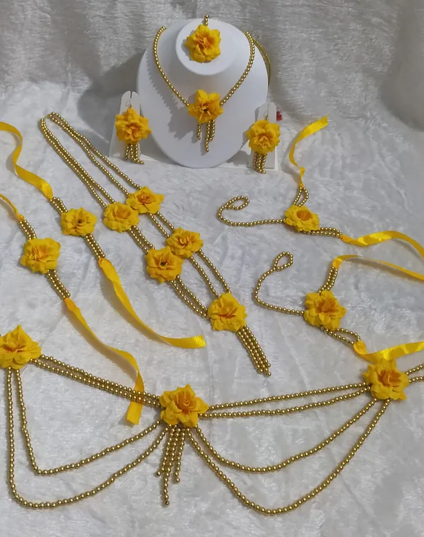 Kishika_Yellow_Gold_jewelery_for_Haldi_|Baby_Shower|Mehendi_|_Godhbharai