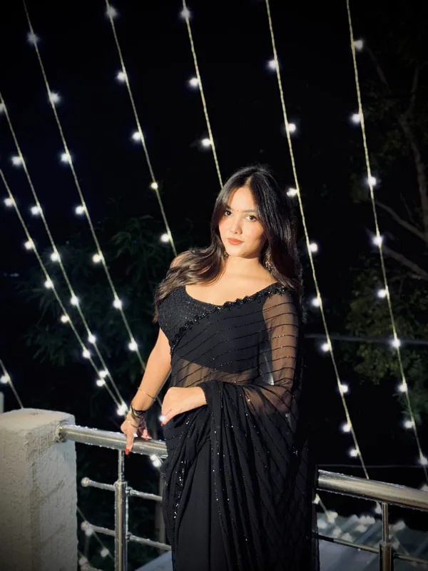 Black_Georgette_Saree_with_Horizontal_Cutdana_Lines