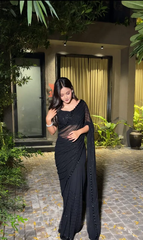 Black_Georgette_Saree_with_Horizontal_Cutdana_Lines