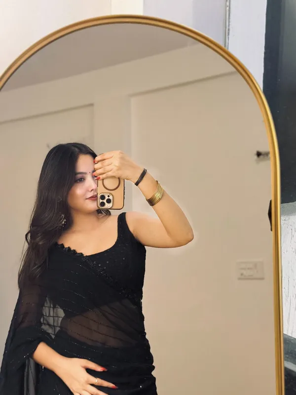 Black_Georgette_Saree_with_Horizontal_Cutdana_Lines