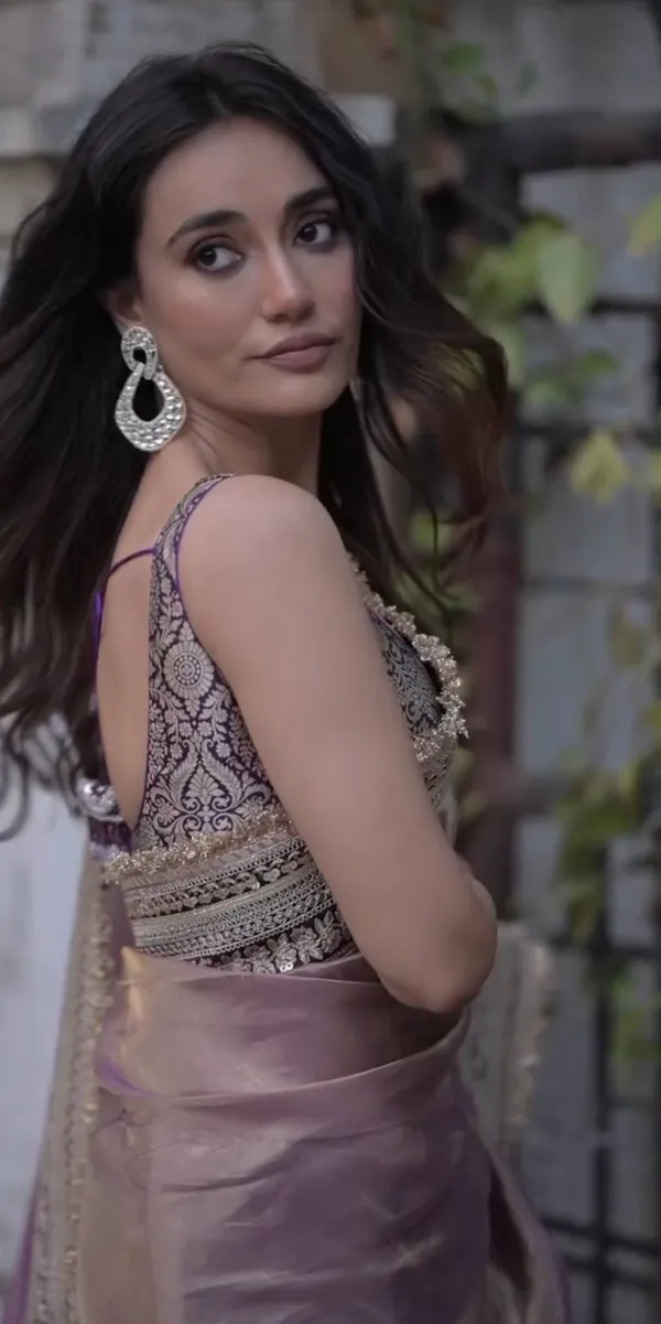 Jari_dori_embroidery_Work_with_fancy_fark_Lacr_border_in_saree