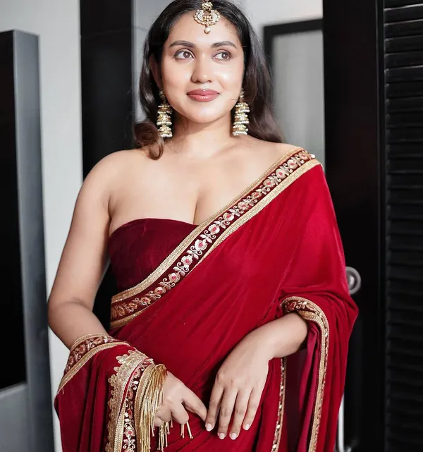 Red_Velvet_Saree_with_Embroidered_Border_and_Sequin_Jari_Work