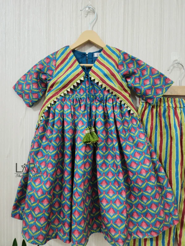 Green_And_Blue_Cotton_Casual_Kurti_Set_For_Girls