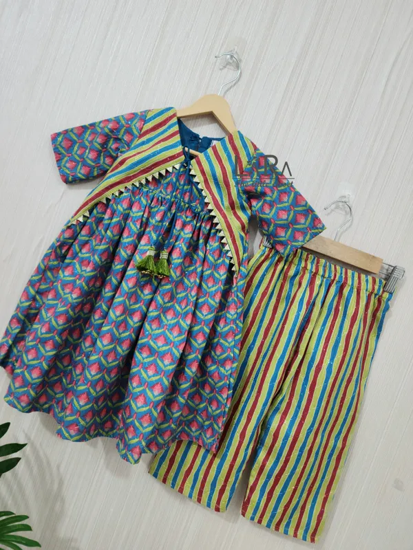 Green_And_Blue_Cotton_Casual_Kurti_Set_For_Girls
