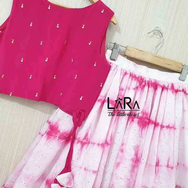 Pink_Tie_And_Dye_Chinnon_Lehenga_For_Girls