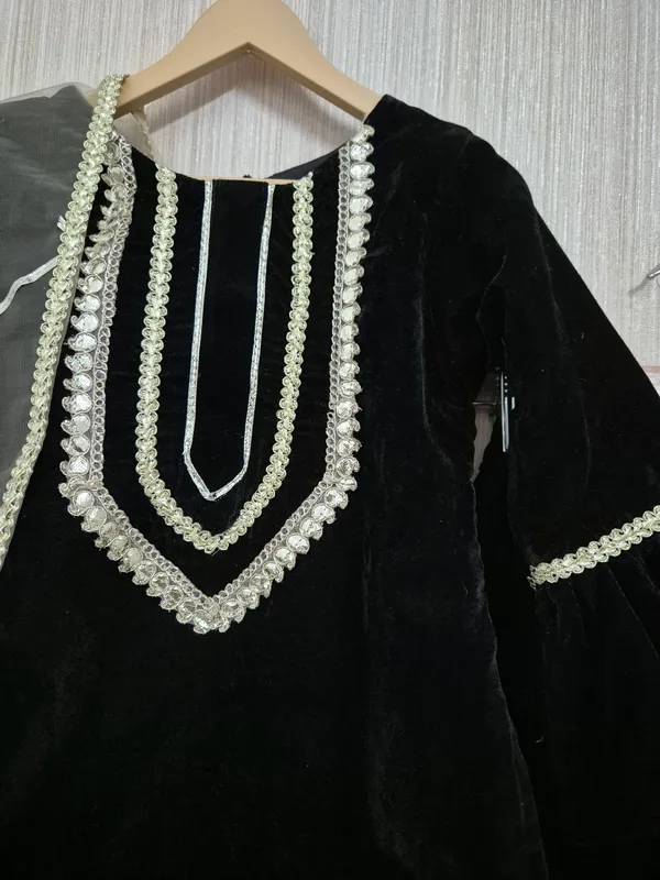 Velvet_Sharara_Suit_For_Little_Girls