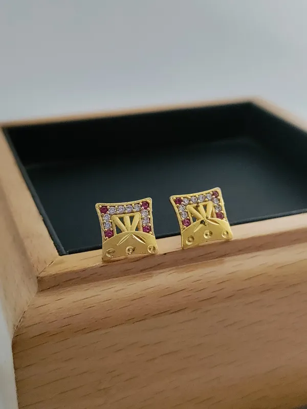 Gold_Brass_Micro_Plating_American_Diamond_Floral_Studs_For_Women