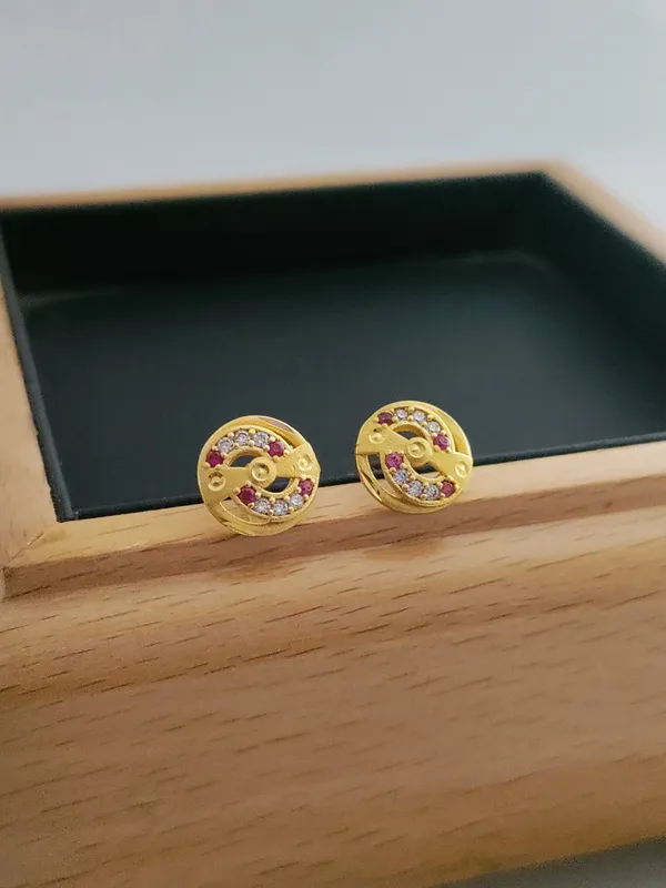 Gold_Brass_Micro_Plating_American_Diamond_Floral_Studs_For_Women