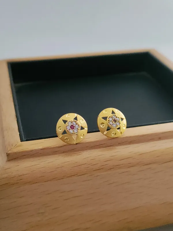 Gold_Brass_Micro_Plating_American_Diamond_Floral_Studs_For_Women