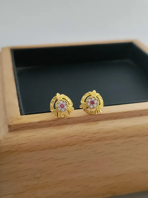 Gold_Brass_Micro_Plating_American_Diamond_Floral_Studs_For_Women