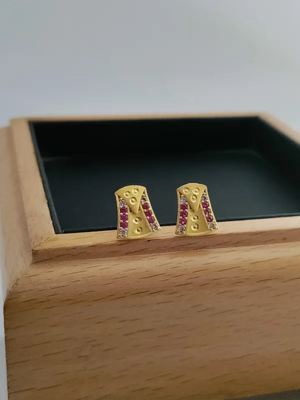 Gold_Brass_Micro_Plating_American_Diamond_Floral_Studs_For_Women