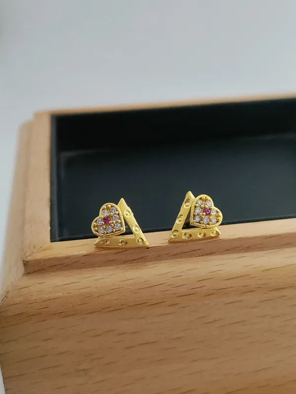 Gold_Brass_Micro_Plating_American_Diamond_Floral_Studs_For_Women