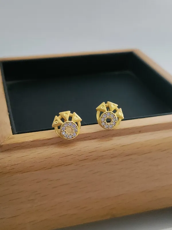 Gold_Brass_Micro_Plating_American_Diamond_Floral_Studs_For_Women