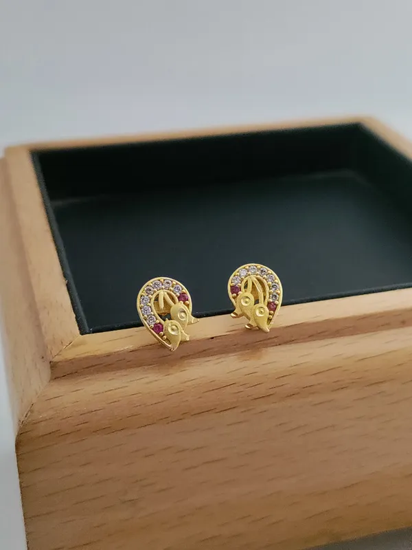 Gold_Brass_Micro_Plating_American_Diamond_Floral_Studs_For_Women