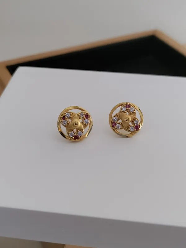 Gold_Brass_Micro_Plating_American_Diamond_Floral_Studs_For_Women