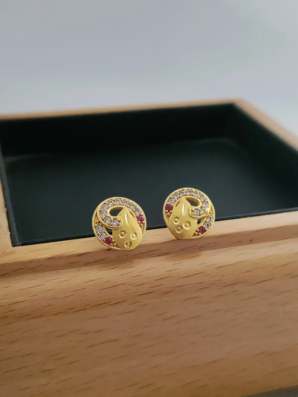 Gold_Brass_Micro_Plating_American_Diamond_Floral_Studs_For_Women