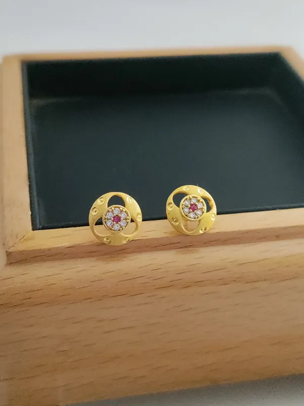 Gold_Brass_Micro_Plating_American_Diamond_Floral_Studs_For_Women