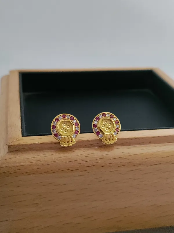 Gold_Brass_Micro_Plating_American_Diamond_Floral_Studs_For_Women