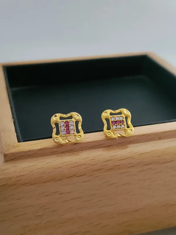 Gold_Brass_Micro_Plating_American_Diamond_Floral_Studs_For_Women