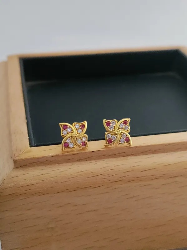 Gold_Brass_Micro_Plating_American_Diamond_Floral_Studs_For_Women