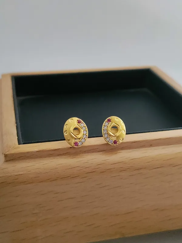 Gold_Brass_Micro_Plating_American_Diamond_Floral_Studs_For_Women