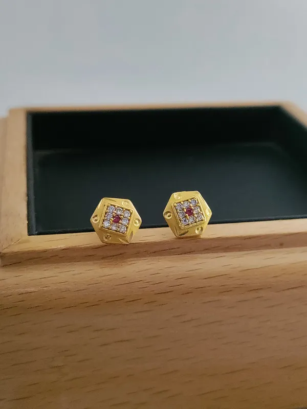 Gold_Brass_Micro_Plating_American_Diamond_Floral_Studs_For_Women