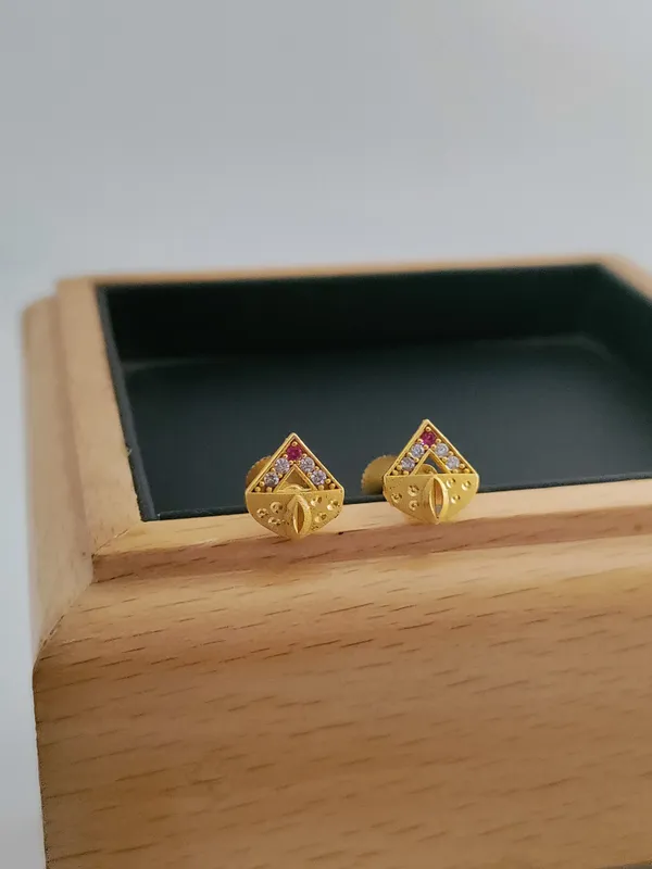 Gold_Brass_Micro_Plating_American_Diamond_Floral_Studs_For_Women