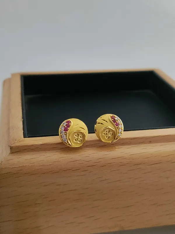 Gold_Brass_Micro_Plating_American_Diamond_Floral_Studs_For_Women