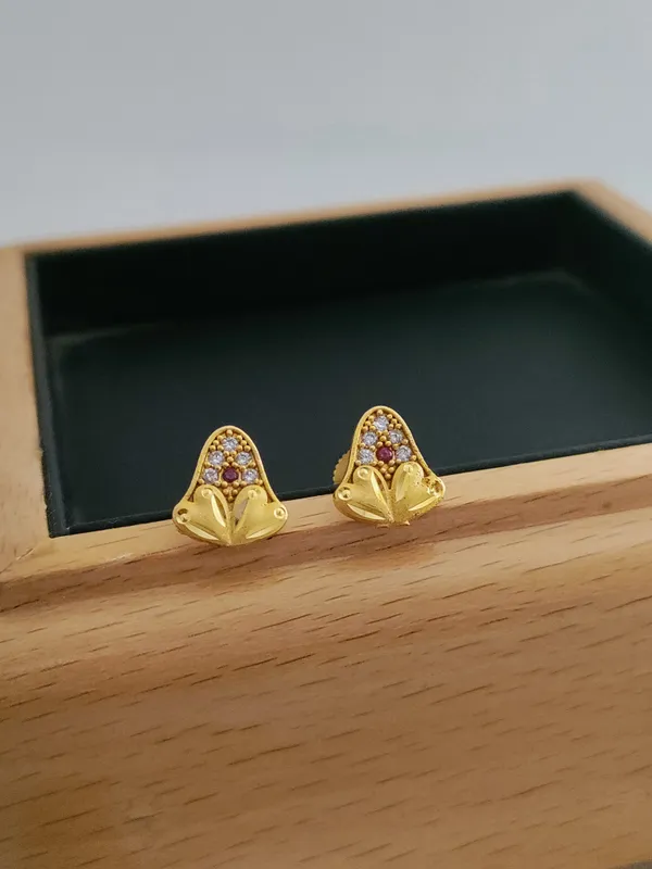 Gold_Brass_Micro_Plating_American_Diamond_Floral_Studs_For_Women