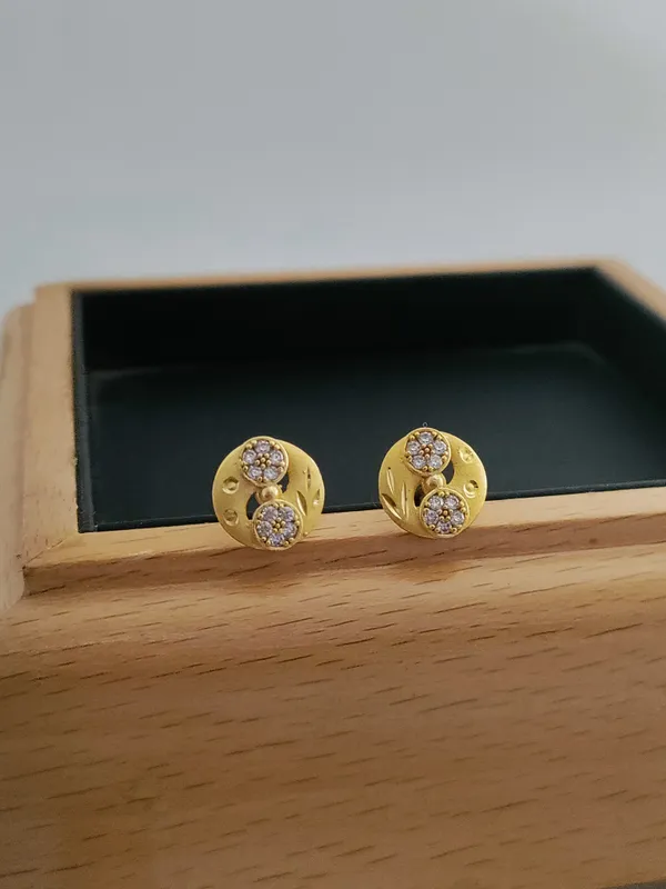 Gold_Brass_Micro_Plating_American_Diamond_Floral_Studs_For_Women