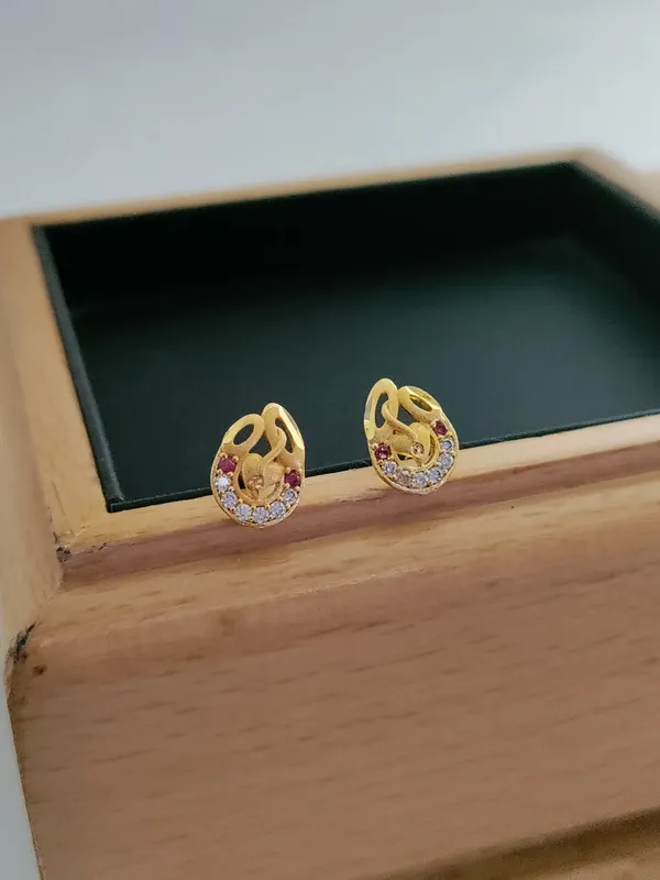 Gold_Brass_Micro_Plating_American_Diamond_Floral_Studs_For_Women