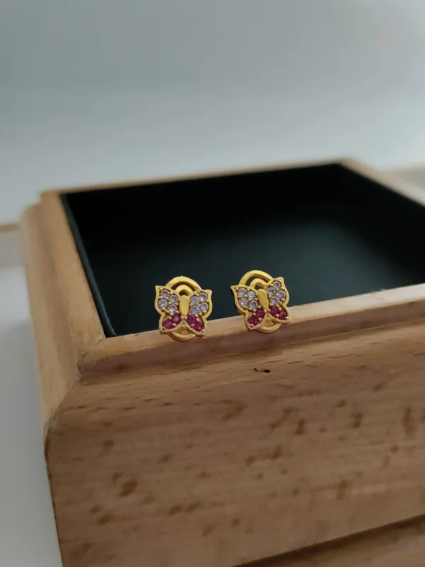 Gold_Brass_Micro_Plating_American_Diamond_Floral_Studs_For_Women