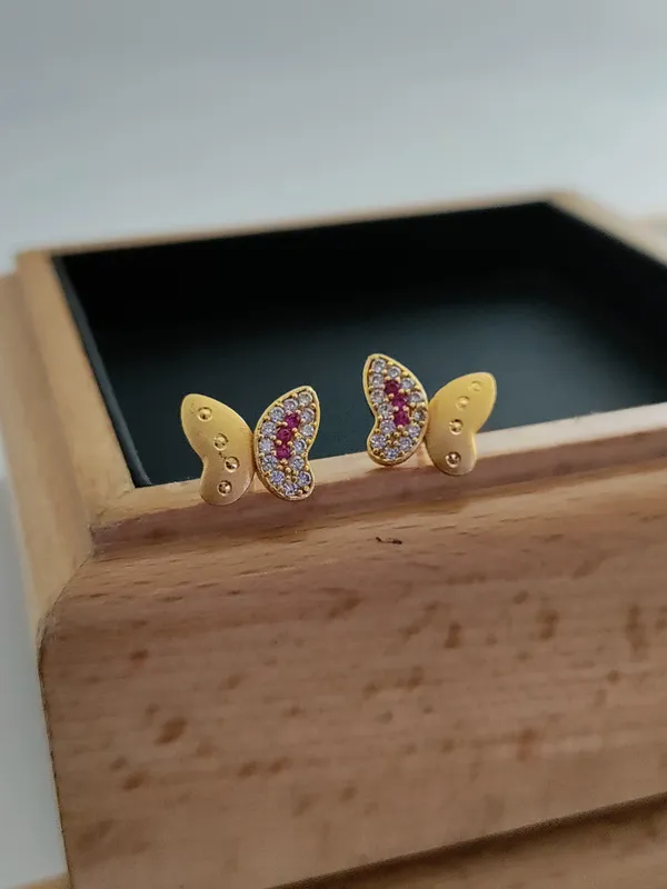 Gold_Brass_Micro_Plating_American_Diamond_Floral_Studs_For_Women