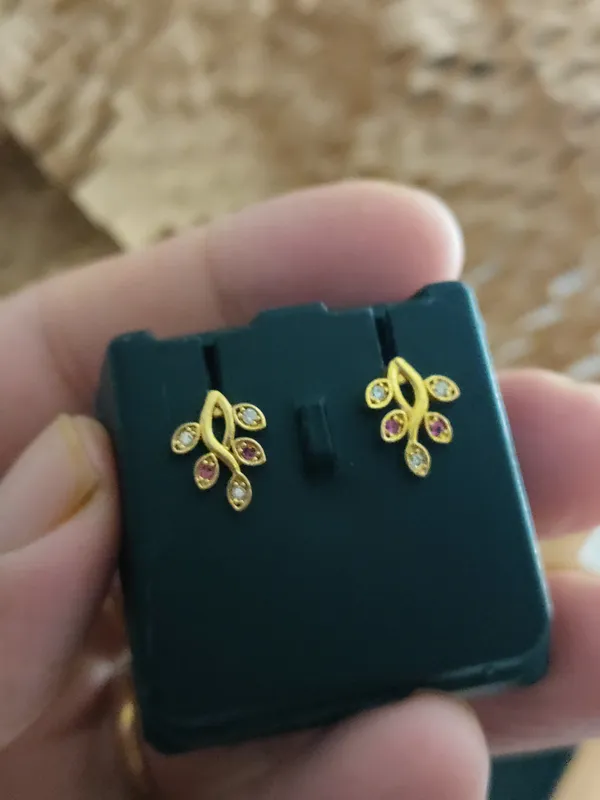 Gold_Brass_Micro_Plating_American_Diamond_Floral_Studs_For_Women